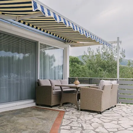 Blue House Apartment *